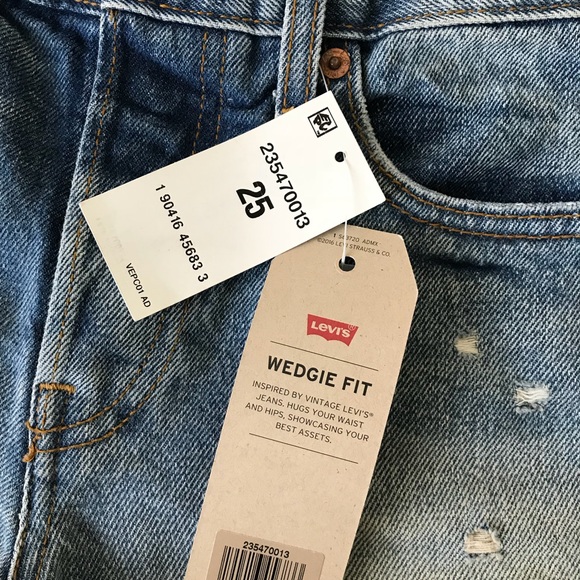 High Waisted Levi’s Wedgie Shorts SOLD Ⓜ️ - Picture 3 of 4